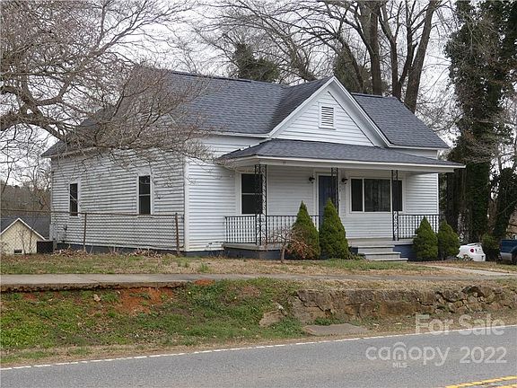 2nd image of 209 N Lincoln St