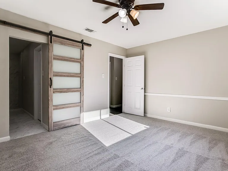 5102 Lakeridge Ct — Photo 4