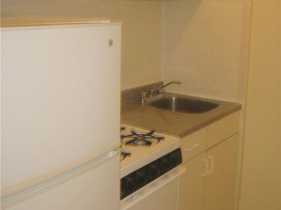 5th image of 329 E 63rd St