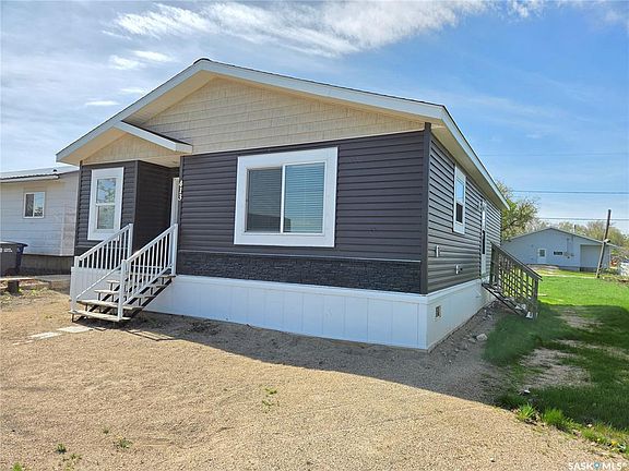 2nd image of 413 Railway STREET