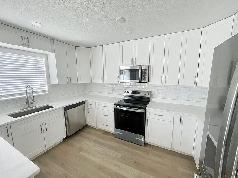 12149 NW 34th St — Photo 2