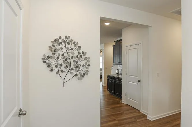 4 bed, 2500 sqft, $2,695 — Photo 4