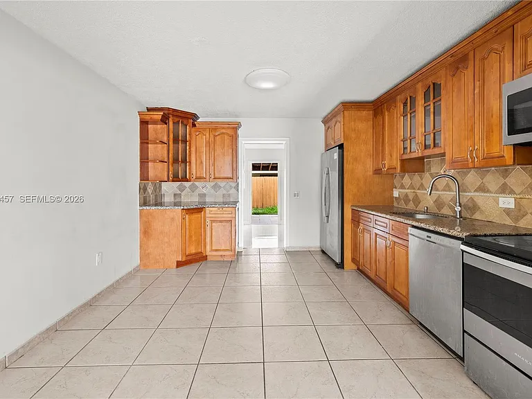 1800 SW 97th Ave #A — Photo 7