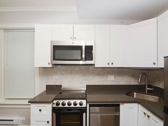 4th image of 640 W Wrightwood Ave APT 303