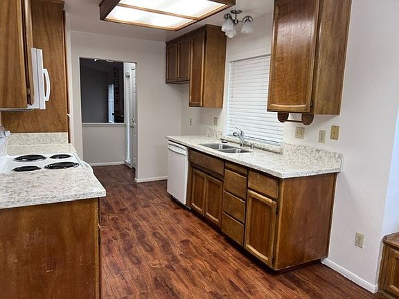 4th image of 7563 Deltawind Dr