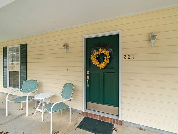 3rd image of 221 E Lakeside Dr