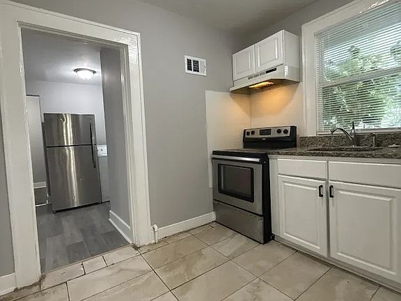 3rd image of 600 Mayland Ave SW