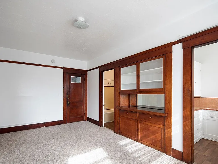 Windsor Apartments — Photo 5