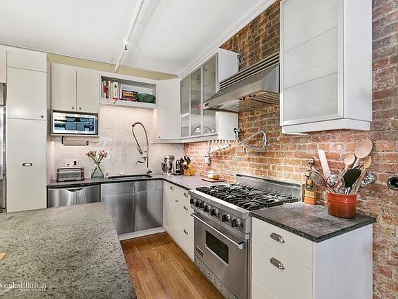 3rd image of 111 Wooster St APT 5B
