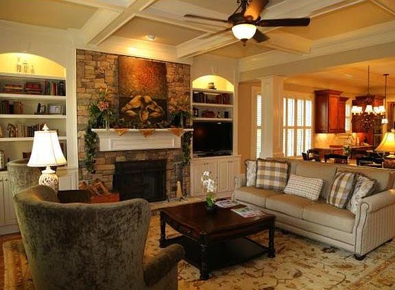 4th image of 325 Angelica Way