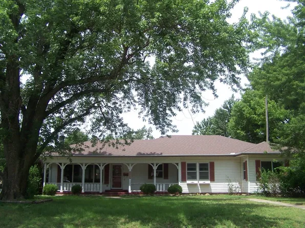 1302 N Washington Ave, Wellington, KS 67152