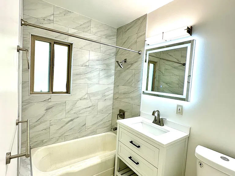 2125 Stewart St — Photo 5