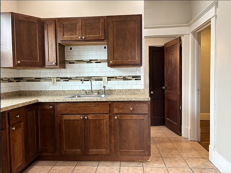 606 Amherst St #1 — Photo 3