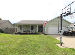 305 N Maude Dr E, Rossville, IN 46065