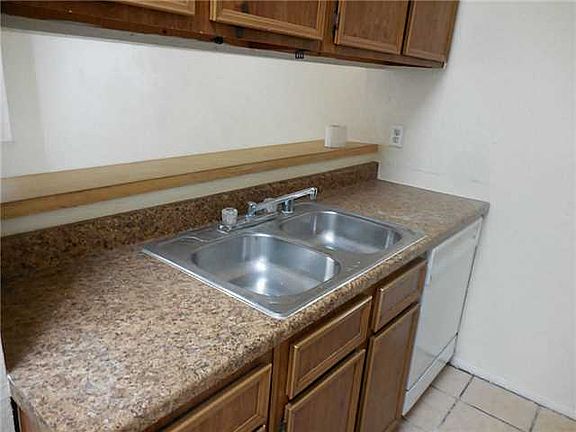 5th image of 2909 E Glen Dr APT D