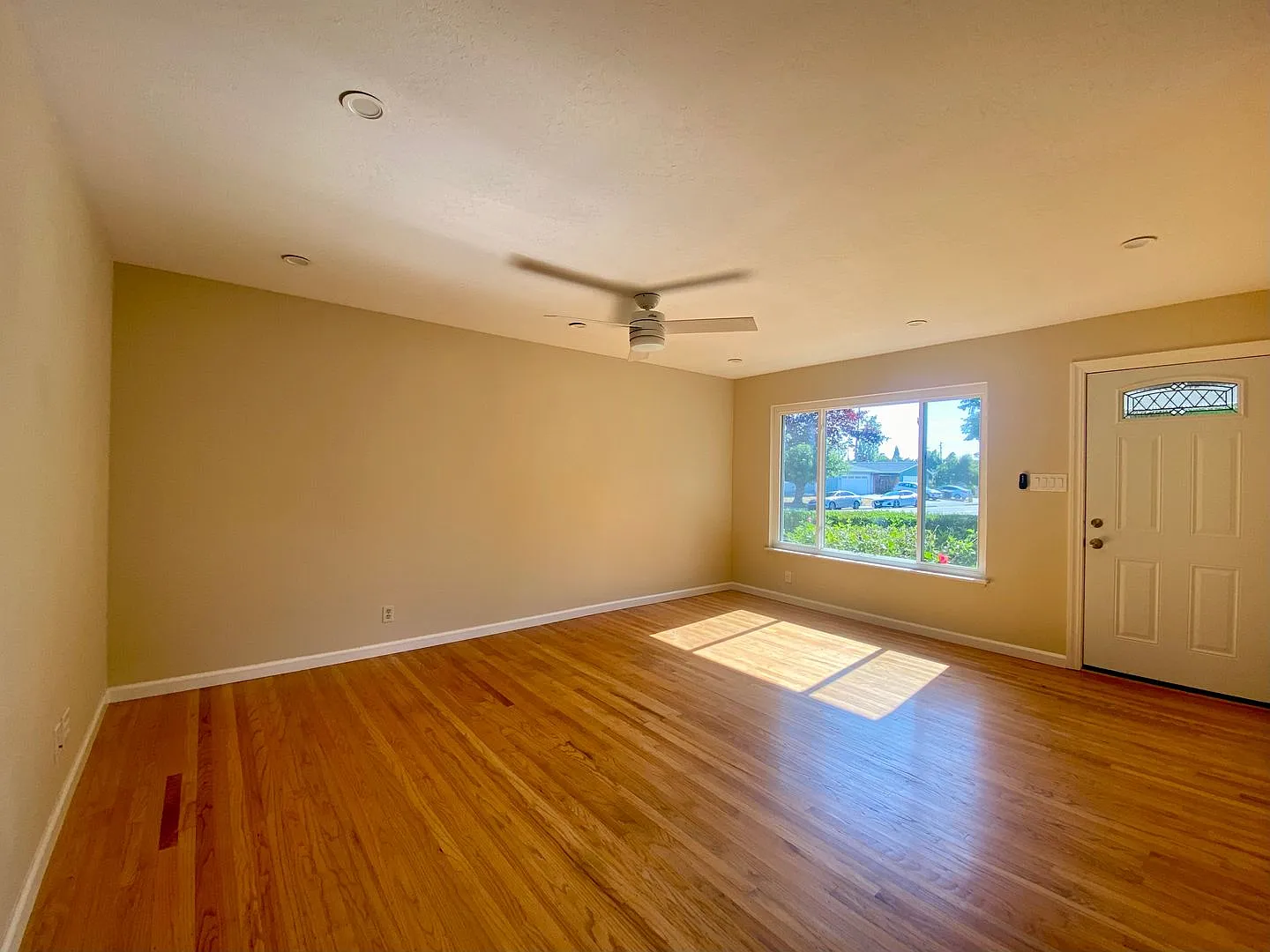 Single level 3 Bedroom Home on a Spacious Corner Lot! — Photo 2