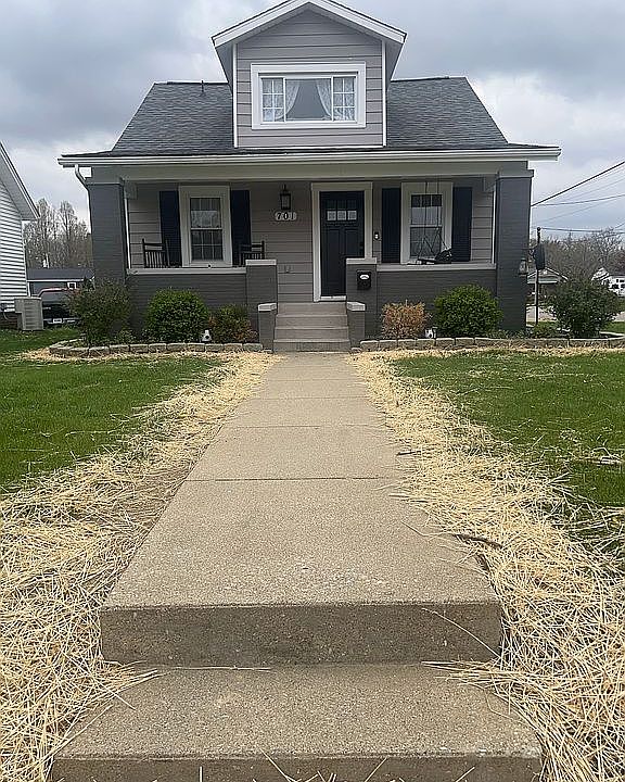 1st image of 701 E 1st St