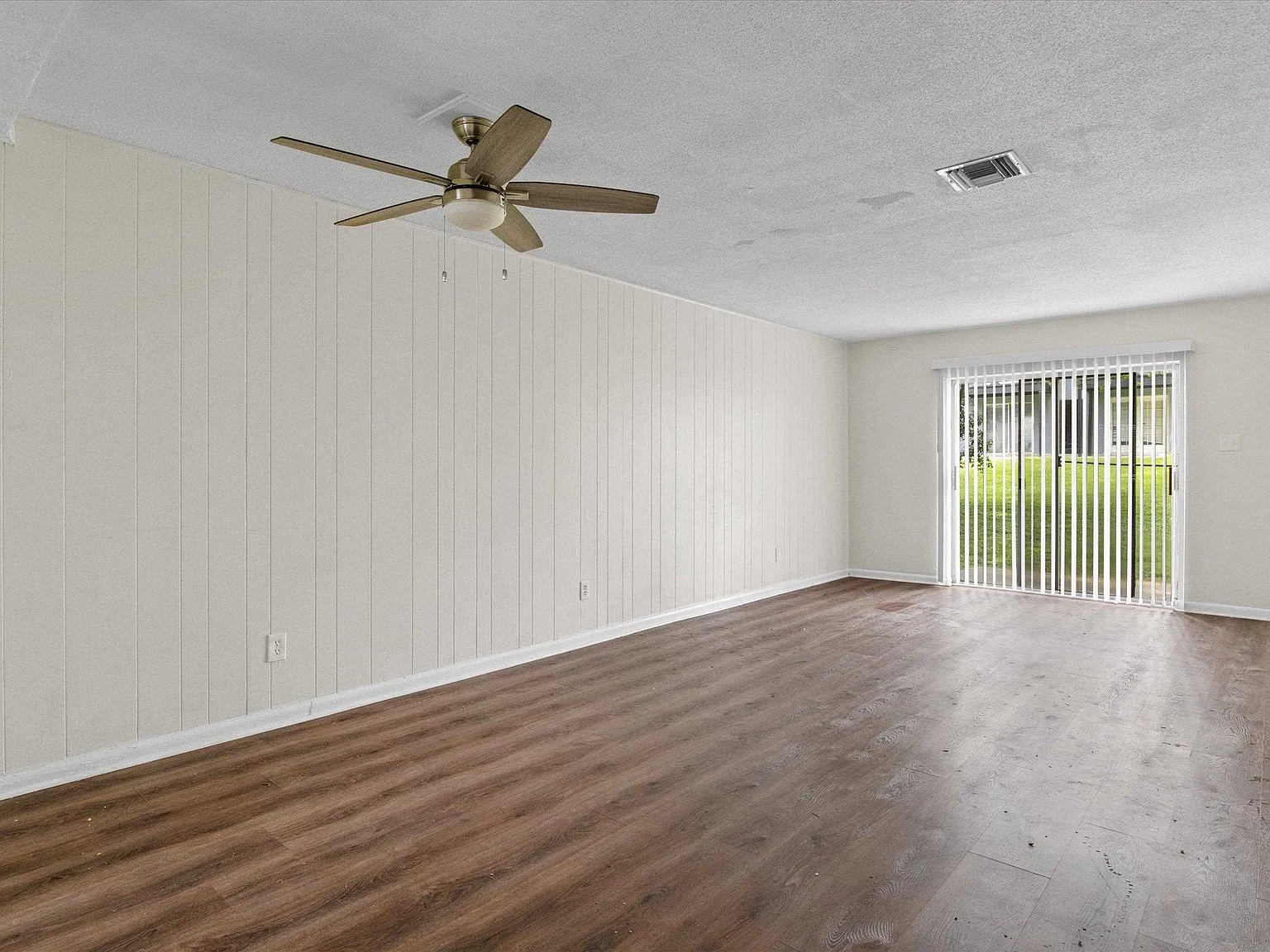 2 bed, 1.5 bath, 1112 sqft, $1,050 — Photo 3