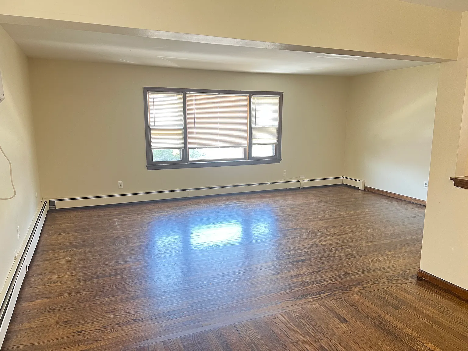 3 bed, $2,850 — Photo 2
