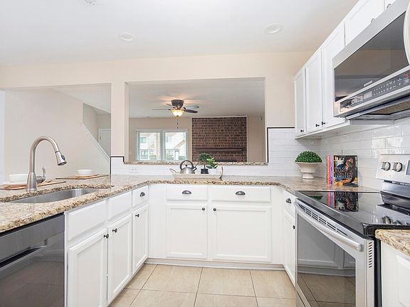 Kitchen - Facing Living Room
