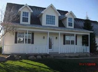 7420 Andres Dr, Almont, MI