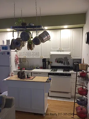 Rented by Metropolitan Realty | media 9