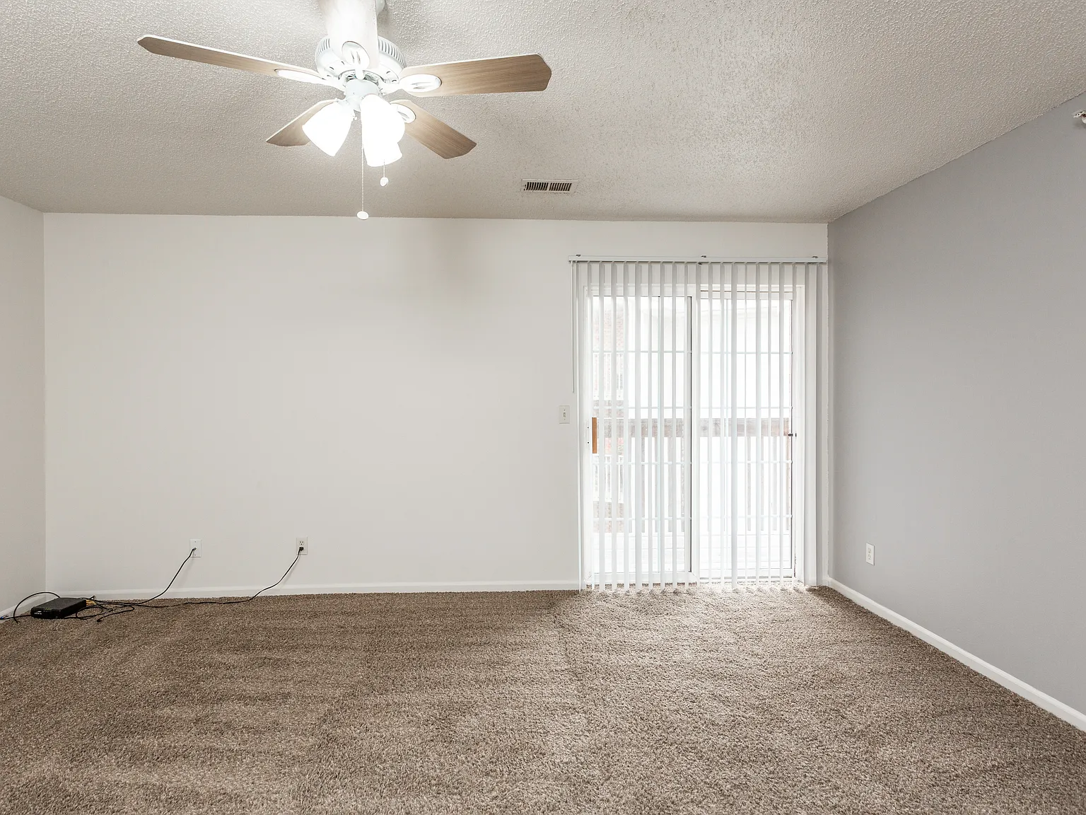 Country Club Apartments — Photo 3