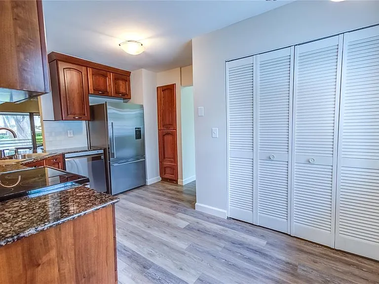 600 Carriage House Ln #201 — Photo 7
