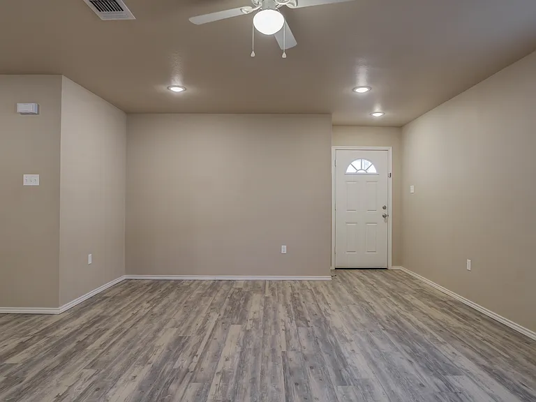 1009 Preston Trl #B — Photo 7
