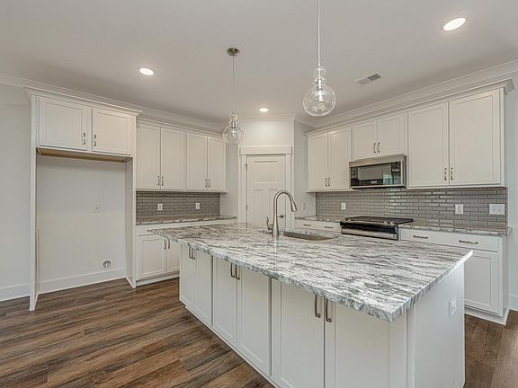 4th image of 258 Darby Meadow Ln