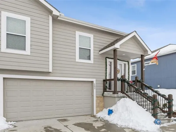 102 N McGee St, Tonganoxie, KS 66086