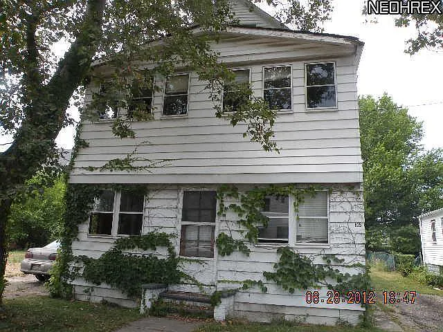 825 Wayside Rd photo 1