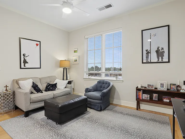 7707 Bluebonnet Blvd #321 — Photo 3