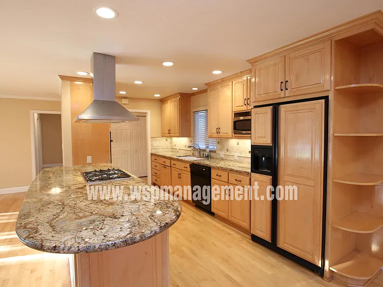 921 Monica Ln — Photo 5