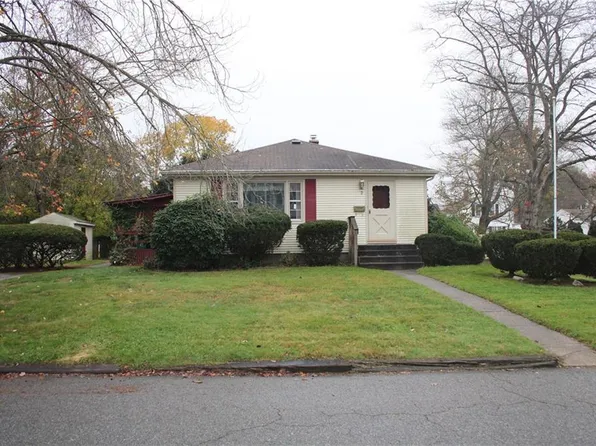 7 Wallis Ave, Barrington, RI 02806