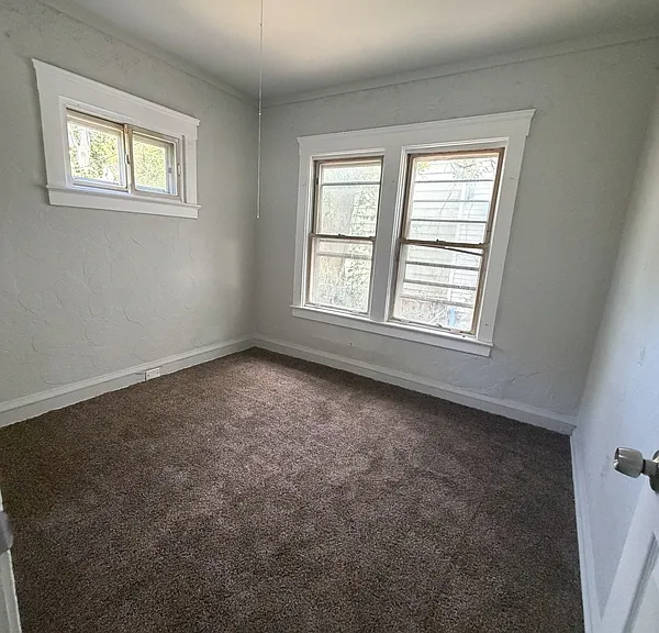 12315 Revere Ave — Photo 6