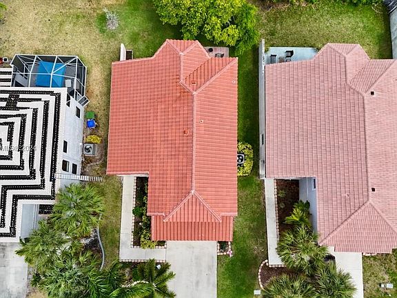 5th image of 625 NW 158th Ave