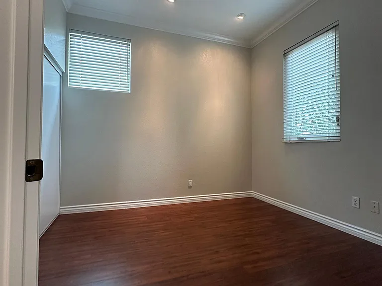 1554 Hastings Way — Photo 5