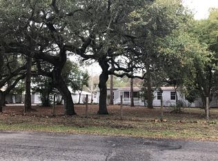 324 E King St, Rockport, TX 78382