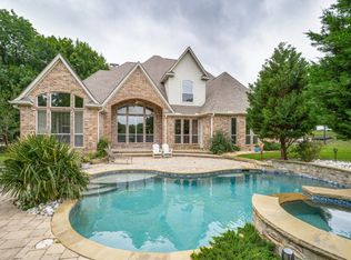 207 River Oaks Dr, Combine, TX 75159