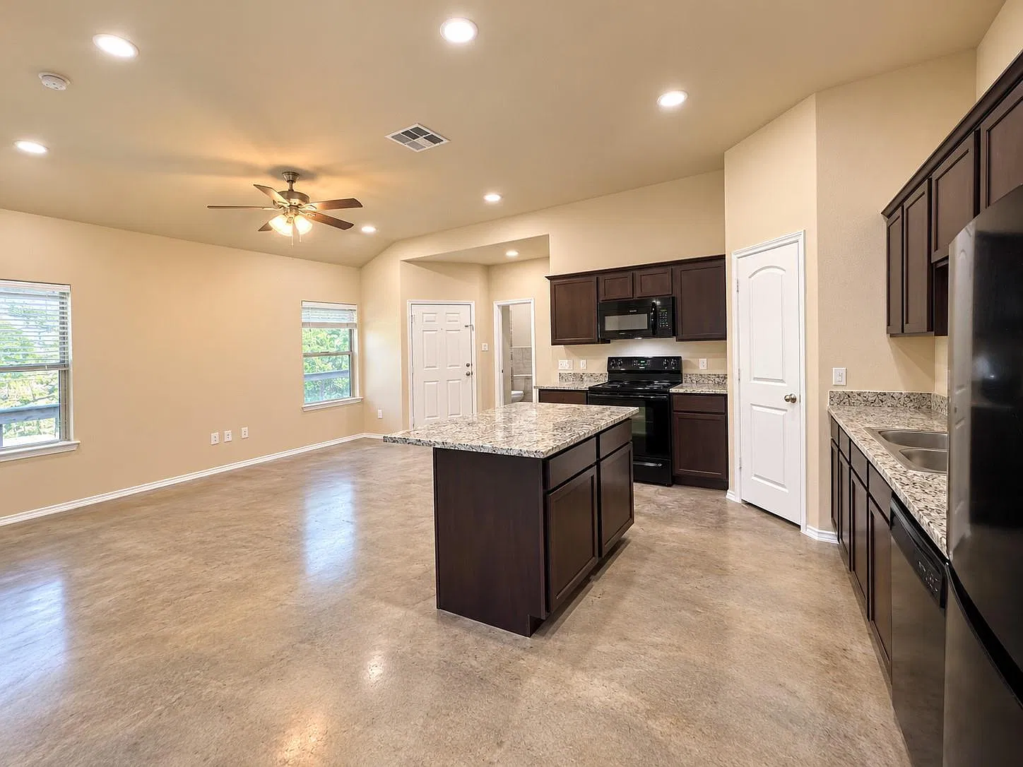 2 bed, 2.0 bath, 955 sqft, $1,350 — Photo 4