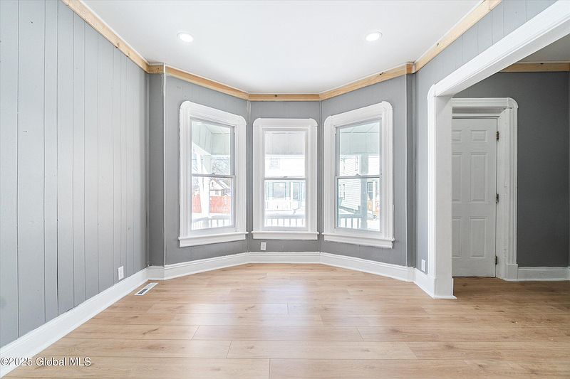 5th image of 13 Yale Street