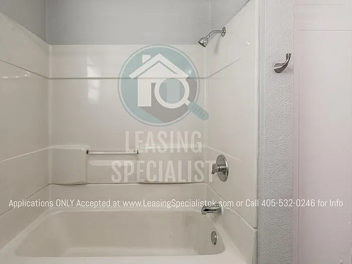 1025 Parsons St — Photo 18
