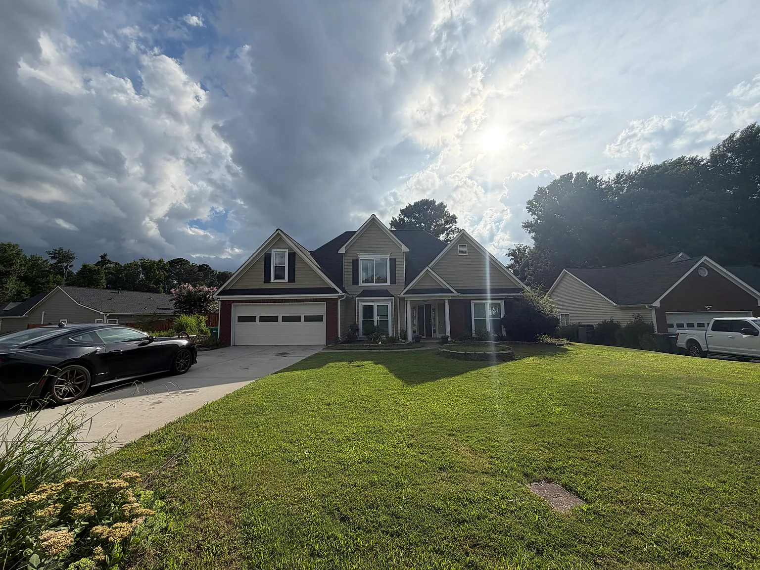 4 bed, 2.5 bath, 2370 sqft, $2,650 — Photo 2