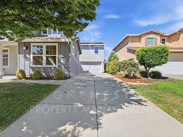 2127 Ranch View Dr — Photo 3