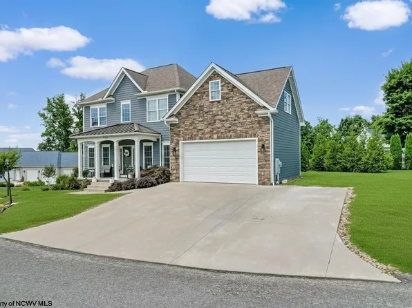 1004 Summit Dr, Morgantown, WV 26508