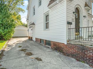 2501 Mackin Rd, Flint, MI 48504