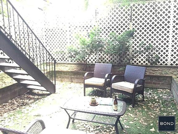 5th image of 1386 Lexington Ave Frnt 1