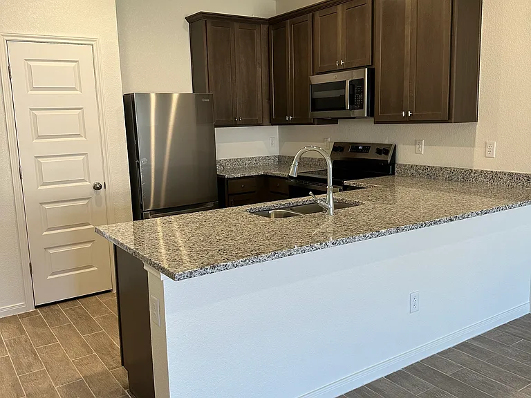 901 SW Itchgrass Br #B — Photo 3