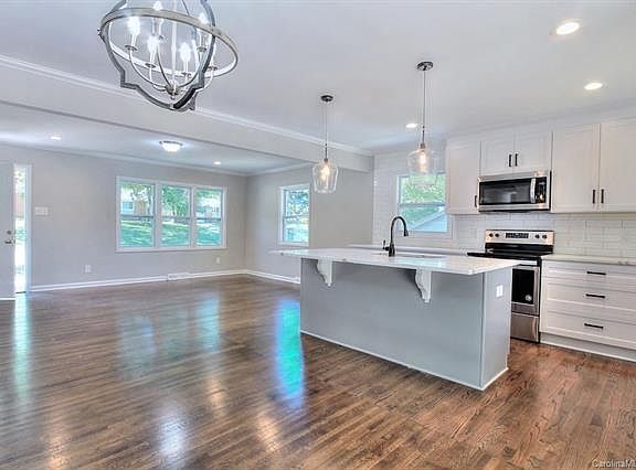 4th image of 4001 Irvington Dr